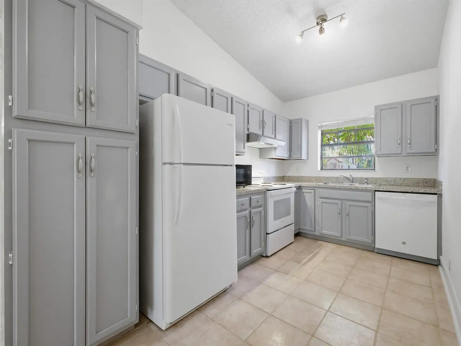 2 bedroom 2 bath Residential Lease for rent at 321 Norwood Terrace # N221, Boca Raton FL 33431