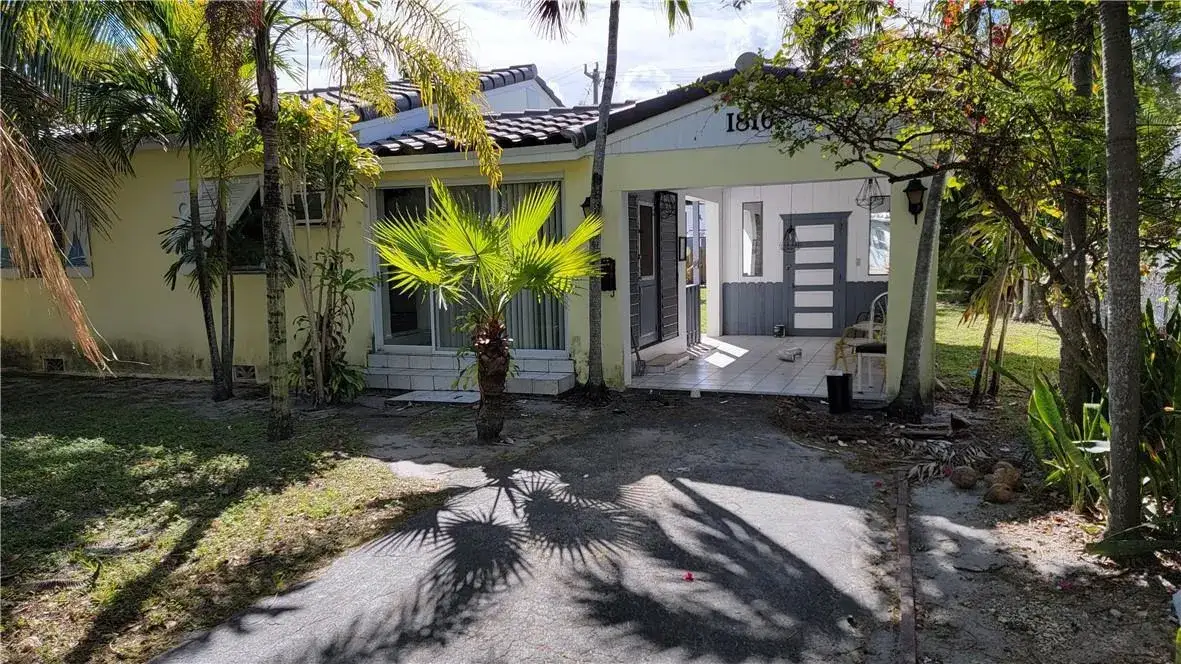 2 bedroom 1 bath Residential Lease for rent at 1816 Roosevelt Street, Hollywood FL 33020