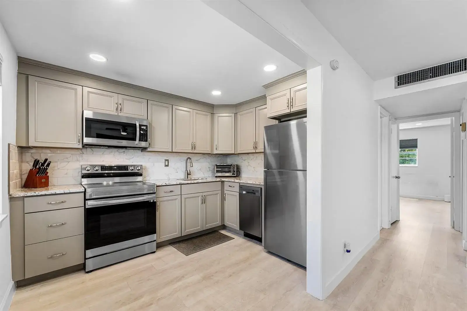 2 bedroom 2 bath Residential for sale at 340 NW 19th Street # 2020, Boca Raton FL 33432