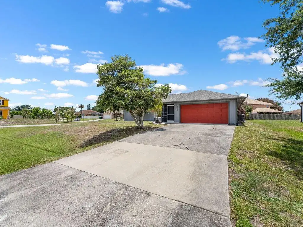 3 bedroom 3 bath Residential for sale at 403 SW Cahoon Court, Port St. Lucie FL 34953