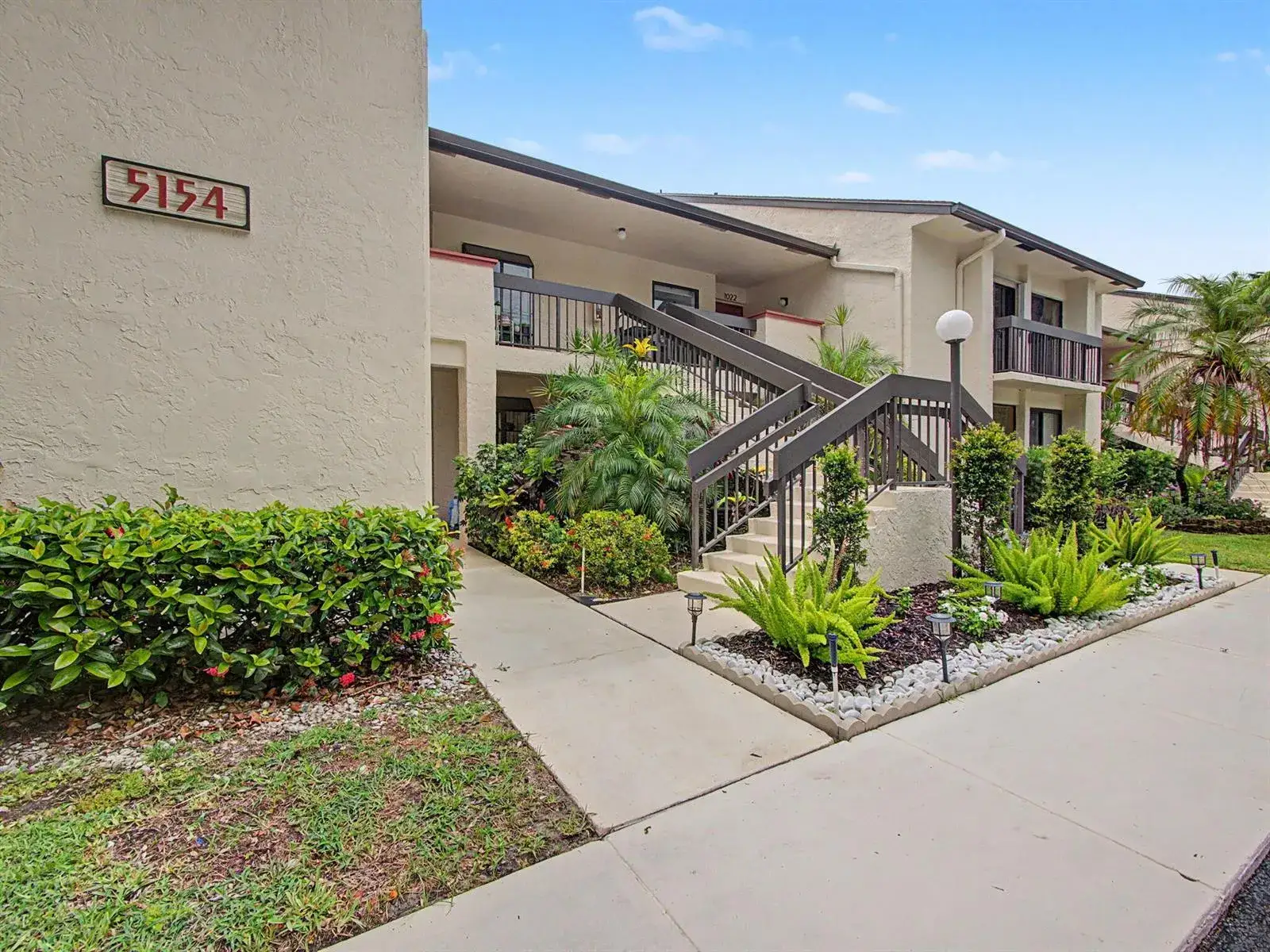 2 bedroom 2 bath Residential for sale at 5154 Oak Hill Lane # 1022, Delray Beach FL 33484