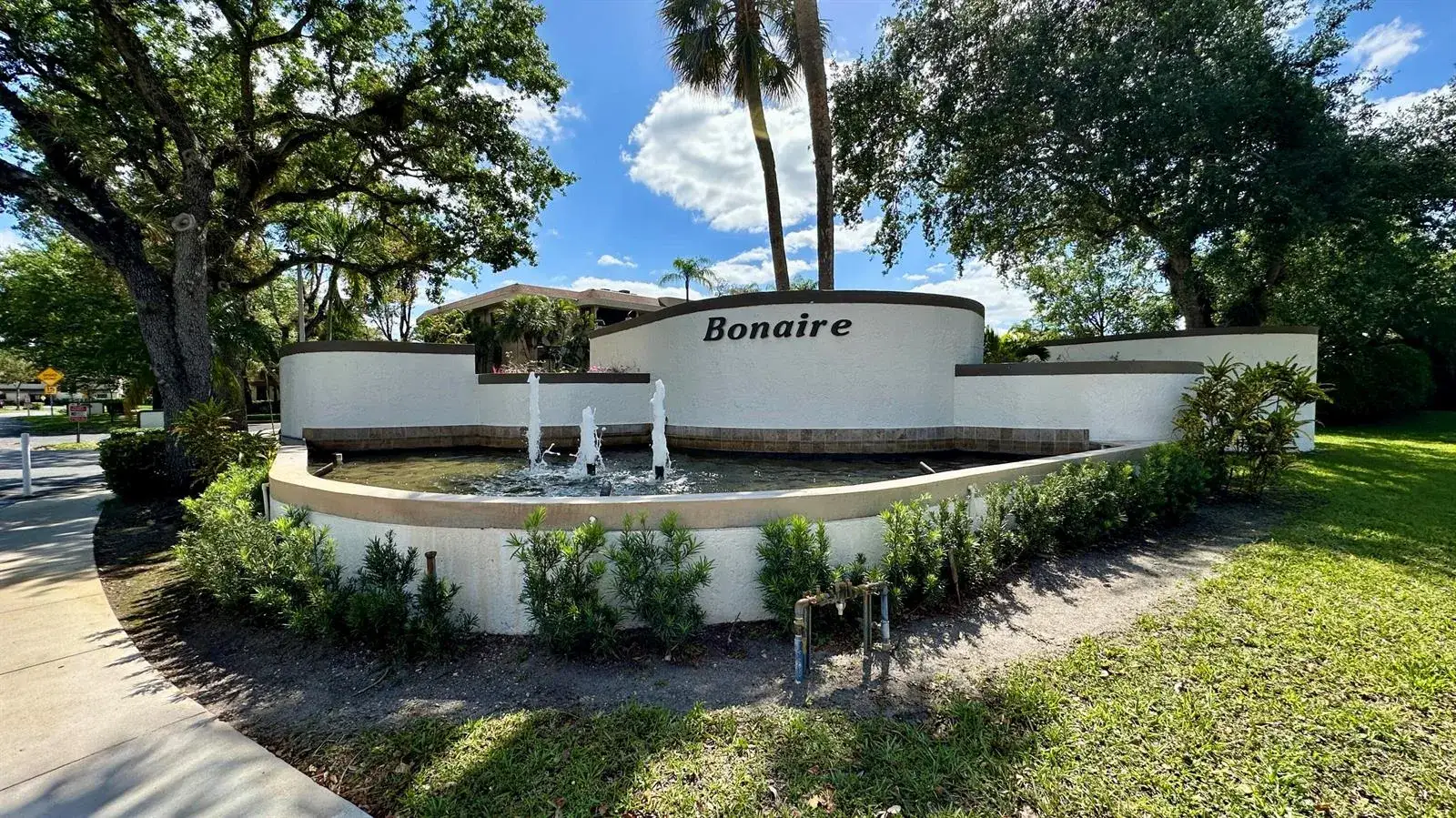 2 bedroom 2 bath Residential for sale at 7547 NW 79th Avenue # 108, Tamarac FL 33321