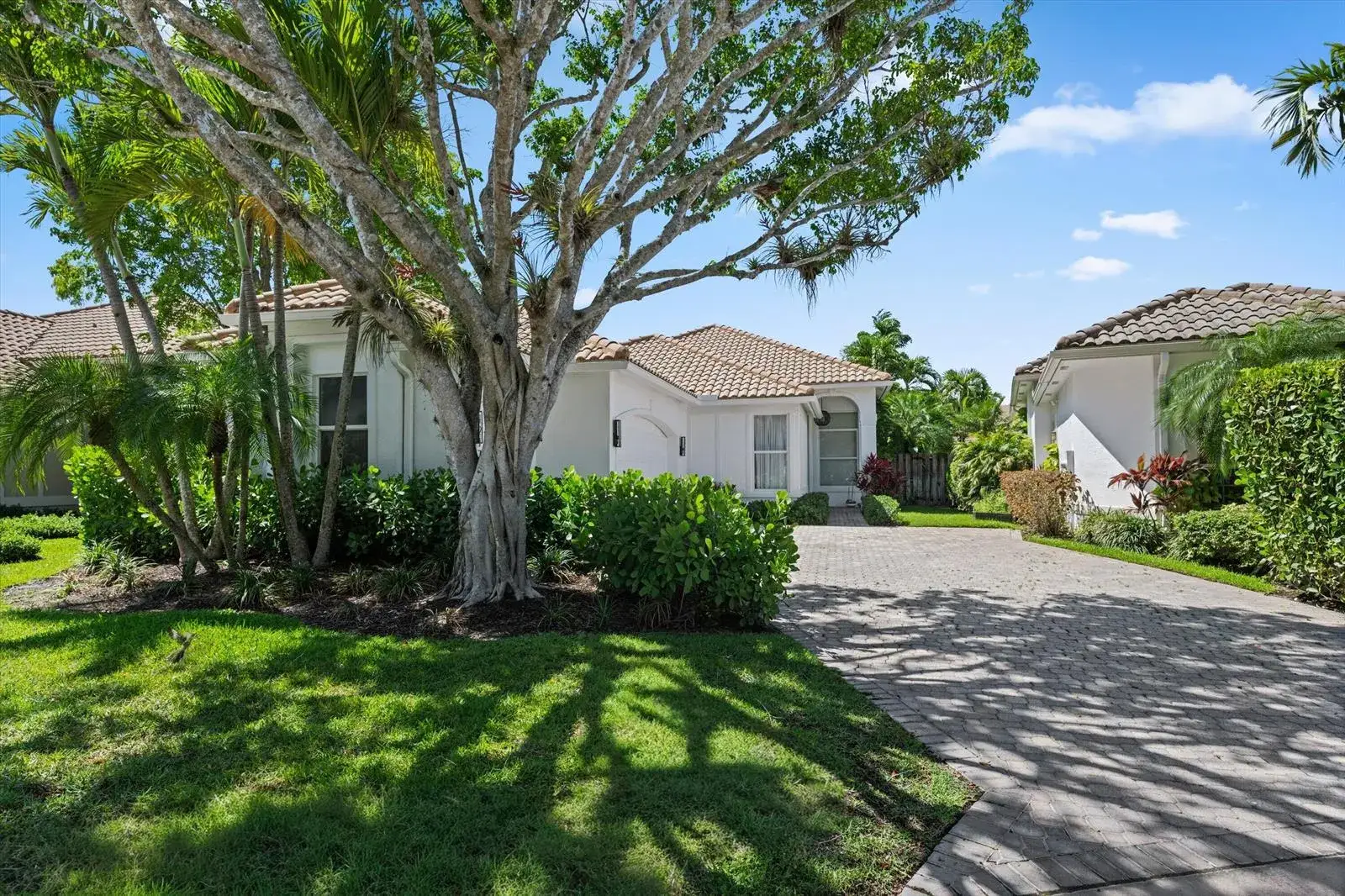 3 bedroom 3 bath Residential for sale at 12171 Glen Bay Drive, Wellington FL 33414