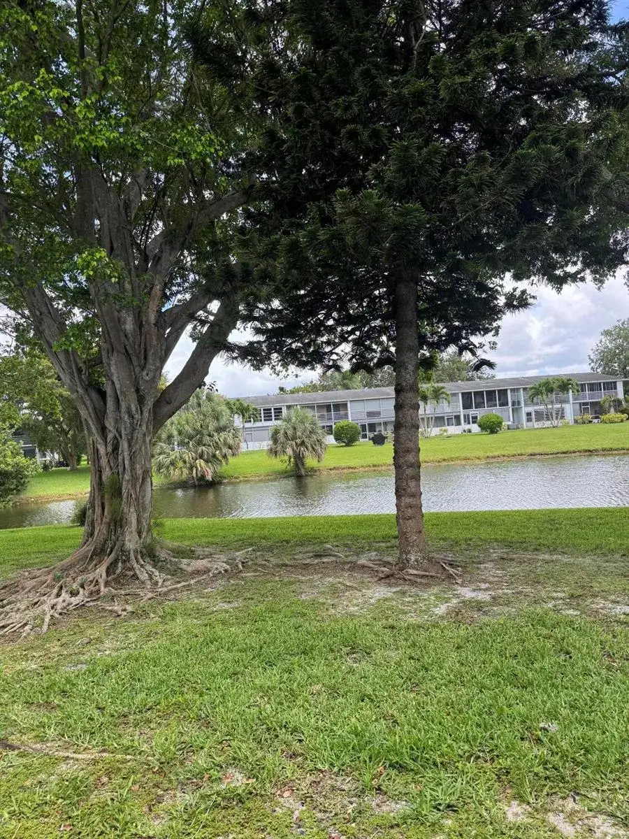 1 bedroom 1 bath Residential for sale at 463 Tilford V # 463, Deerfield Beach FL 33442