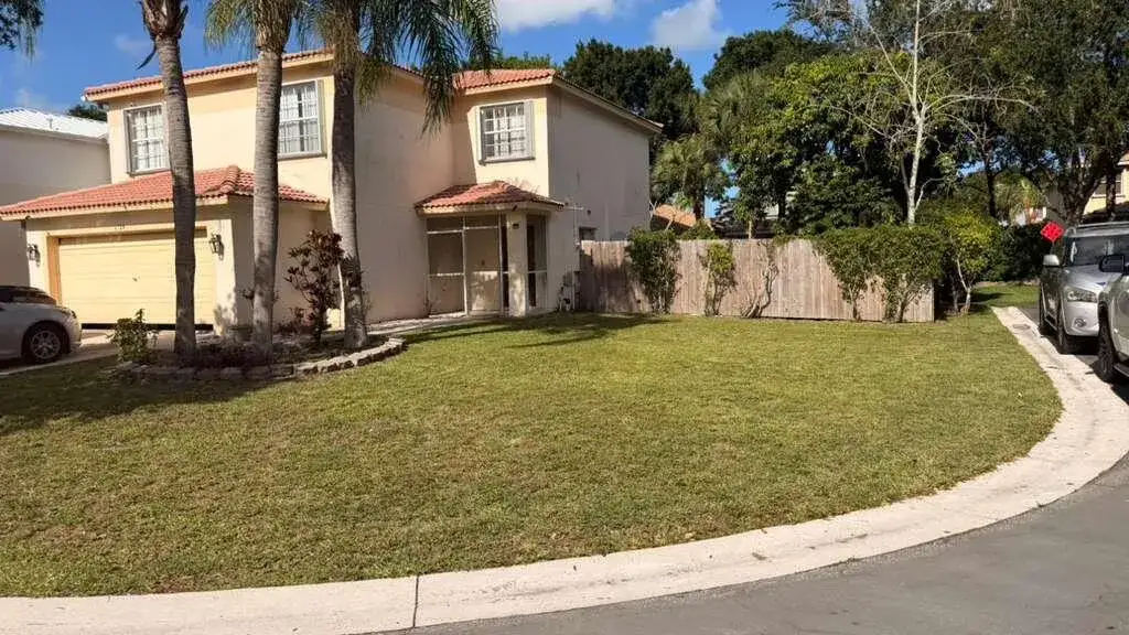 3 bedroom 2 bath Residential for sale at 6724 Country Winds Cove, Lake Worth FL 33463