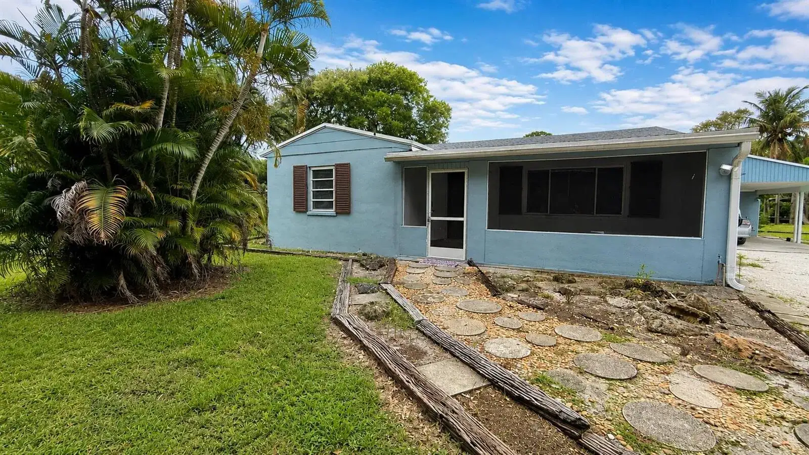 2 bedroom 1 bath Residential Lease for rent at 4894 Cyprus Lane, Haverhill FL 33417