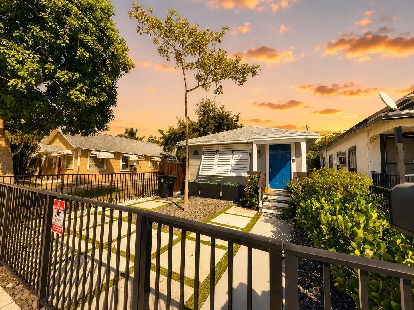 2 bedroom 1 bath Residential Lease for rent at 322 S L Street, FL 33460