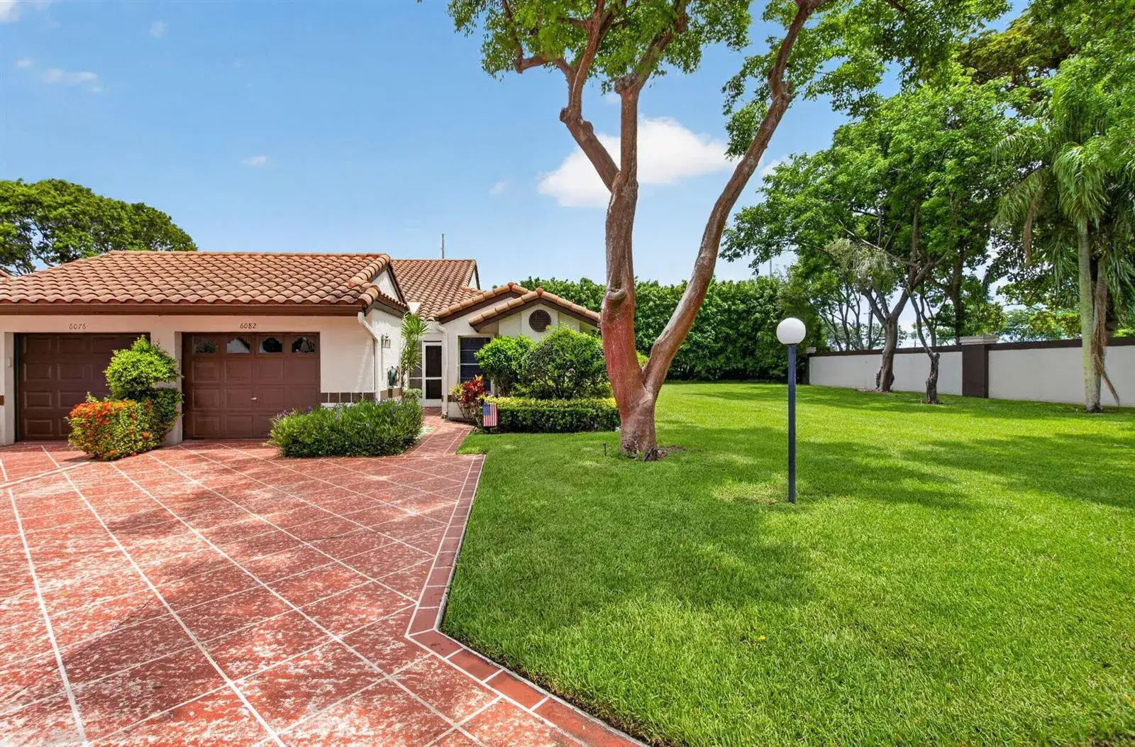 2 bedroom 2 bath Residential for sale at 6082 Waldwick Circle, Delray Beach FL 33484