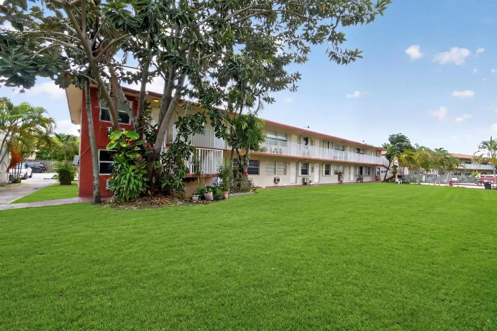 2 bedroom 1 bath Residential for sale at 2918 Funston Street # 35b, Hollywood FL 33020