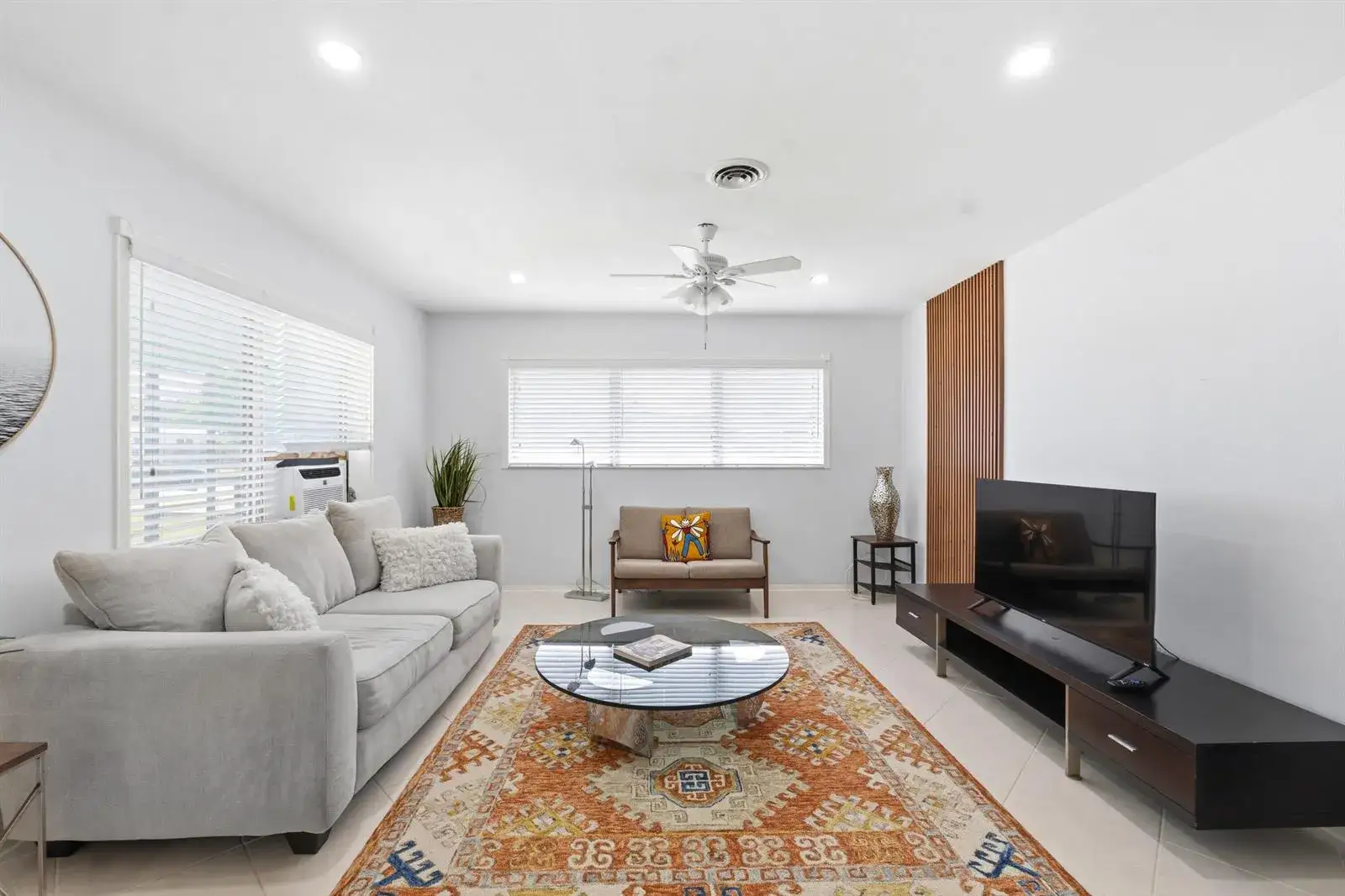 1 bedroom 1 bath Residential Lease for rent at 23 NE 19th Avenue, Pompano Beach FL 33060