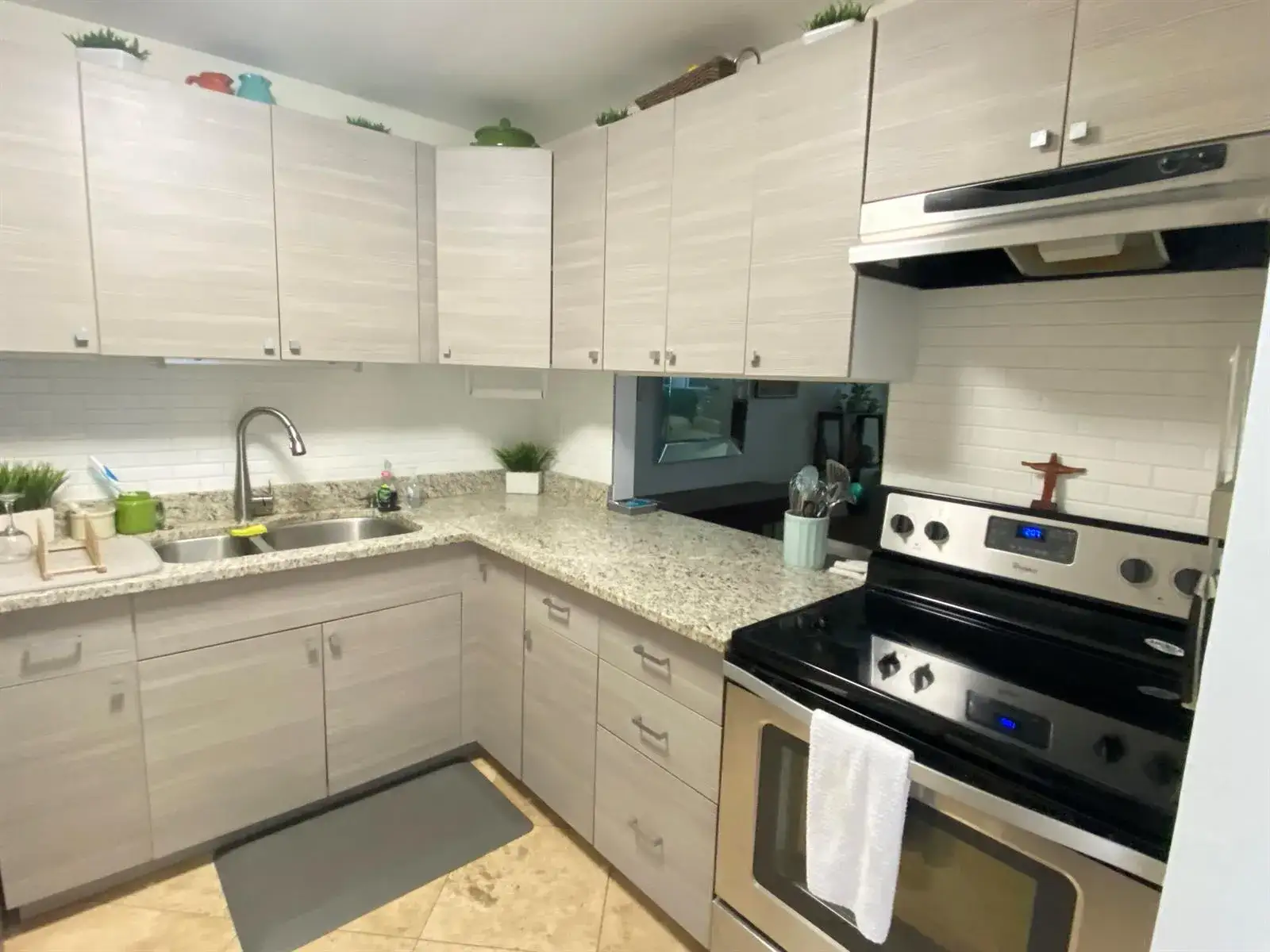 1 bedroom 1 bath Residential Lease for rent at 2566 S Garden Dr S # 306, Lake Worth FL 33461