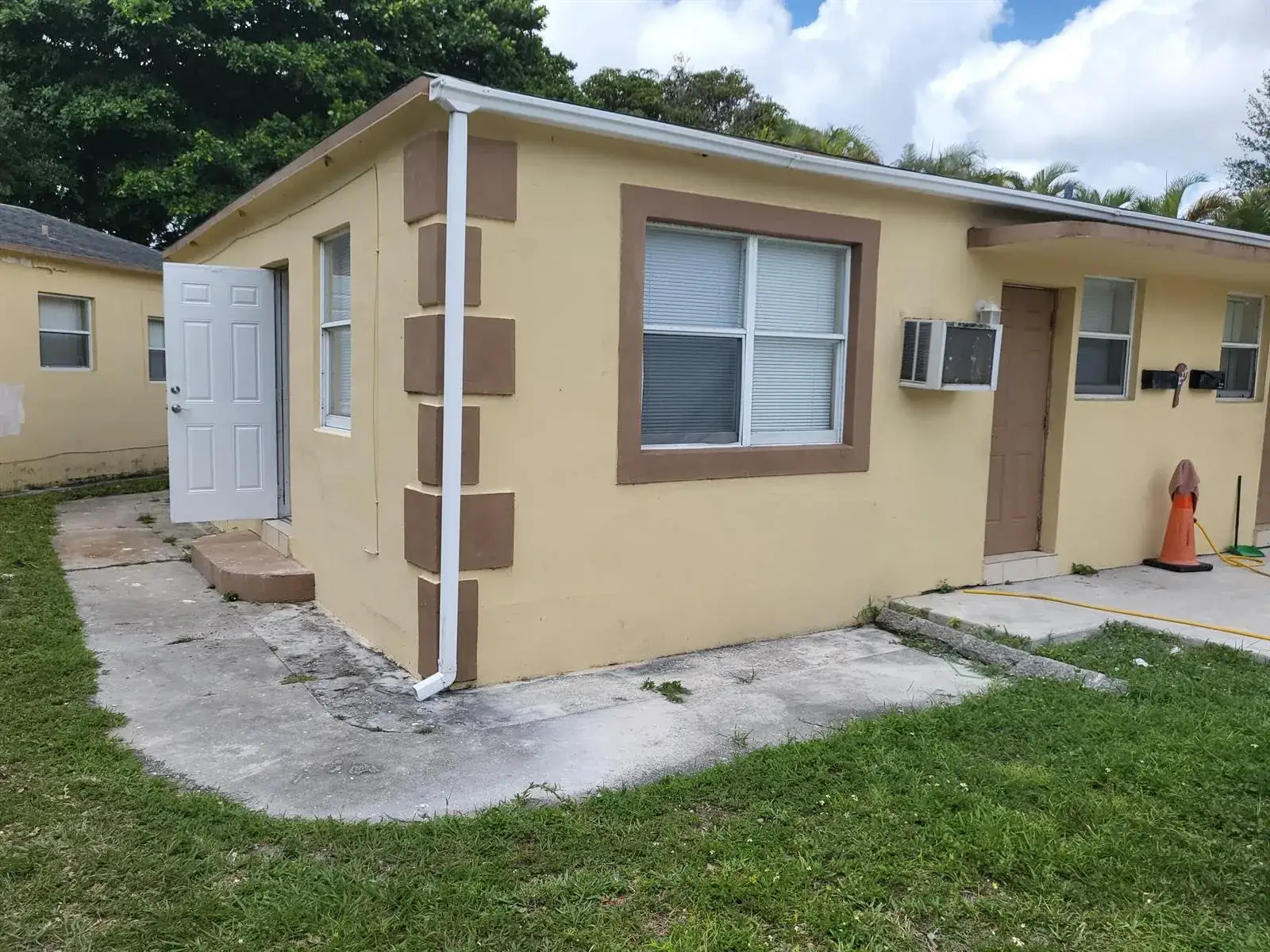 1 bedroom 1 bath Residential Lease for rent at 224 N 57th Avenue # 3, Hollywood FL 33021