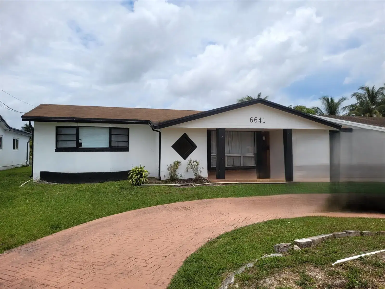 3 bedroom 2 bath Residential for sale at 6641 Emerald Lake Drive, Miramar FL 33023