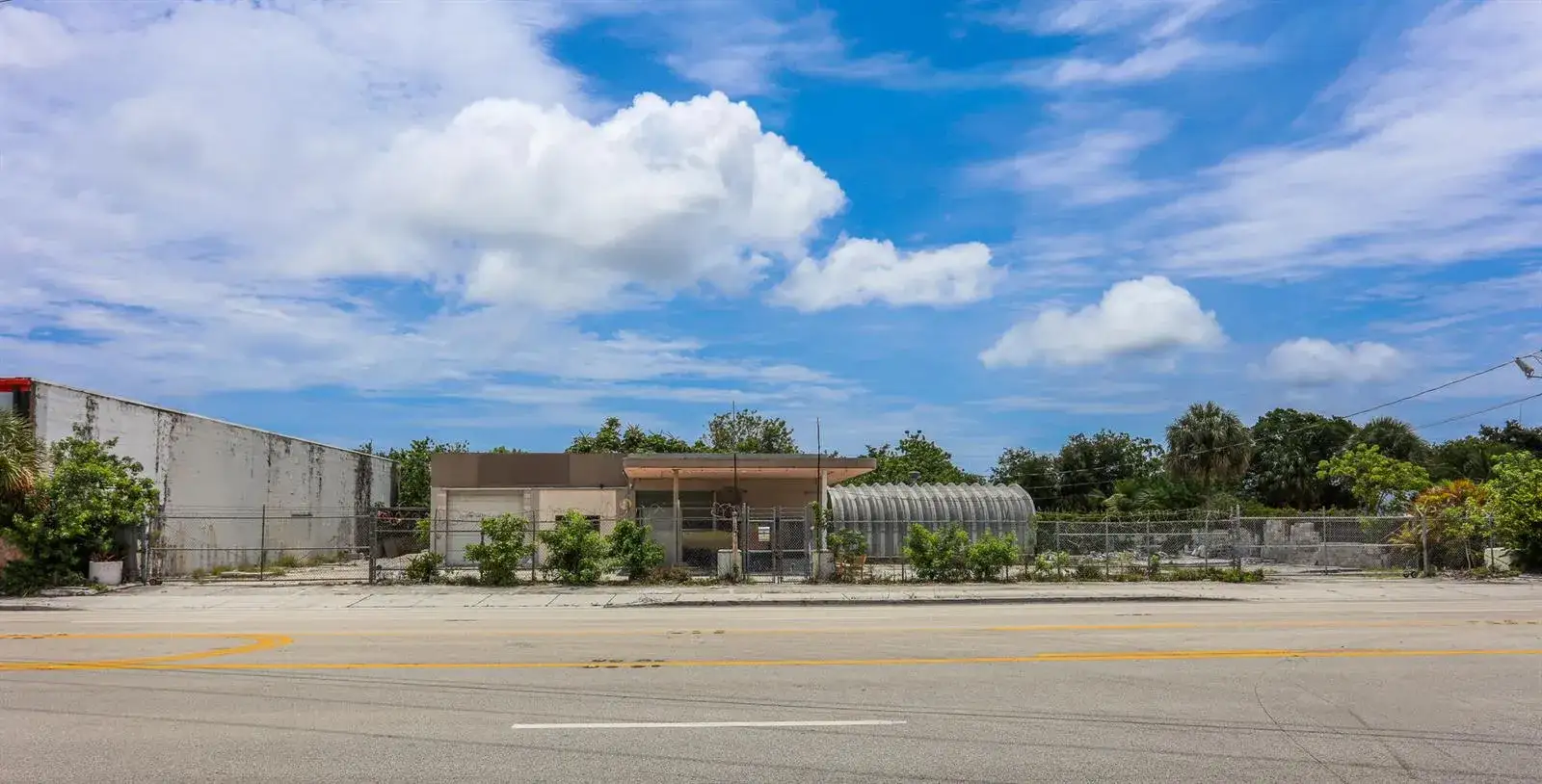 Commercial Sale for sale at 1620 S Dixie Highway, Pompano Beach FL 33060