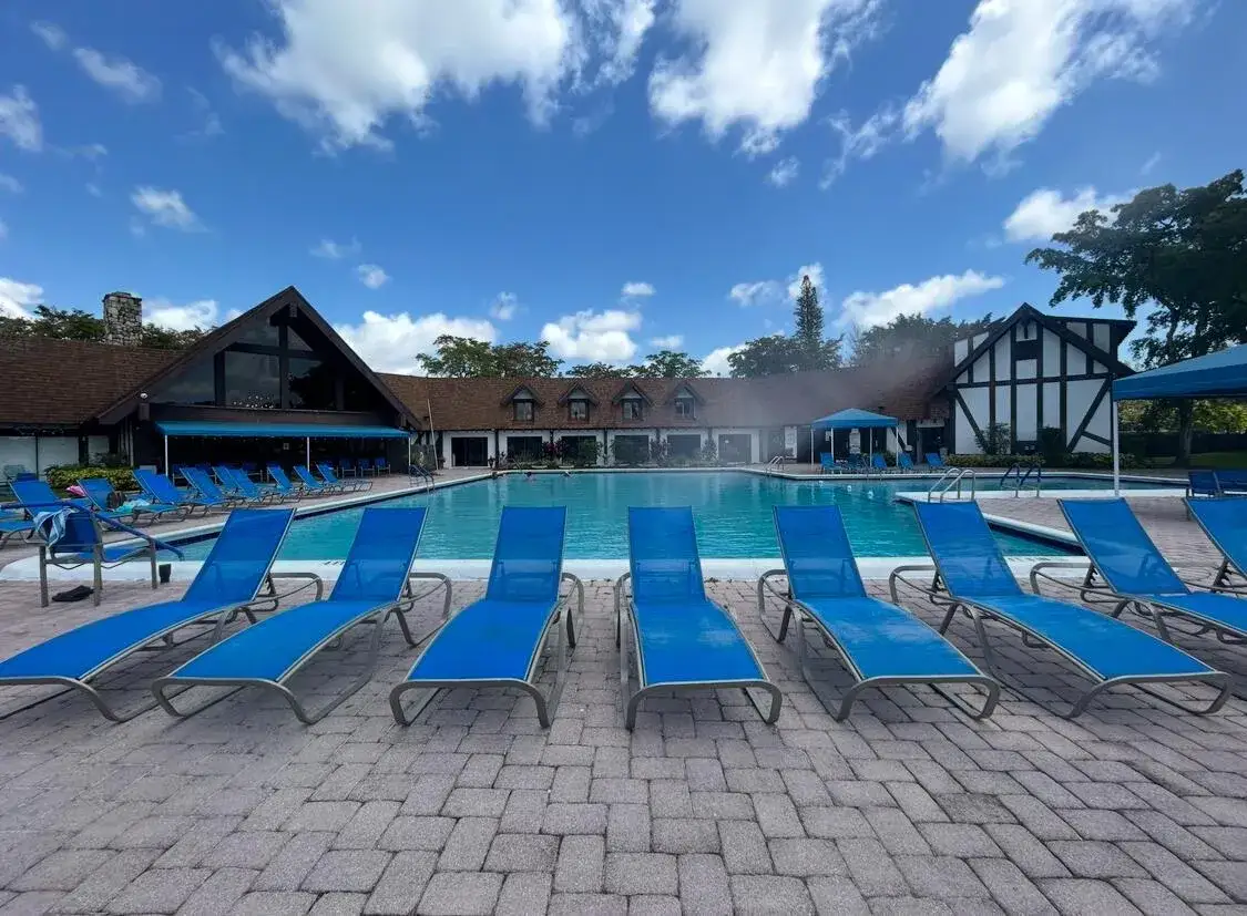 1 bedroom 1 bath Residential Lease for rent at 3660 Inverrary Drive # 1b, Lauderhill FL 33319