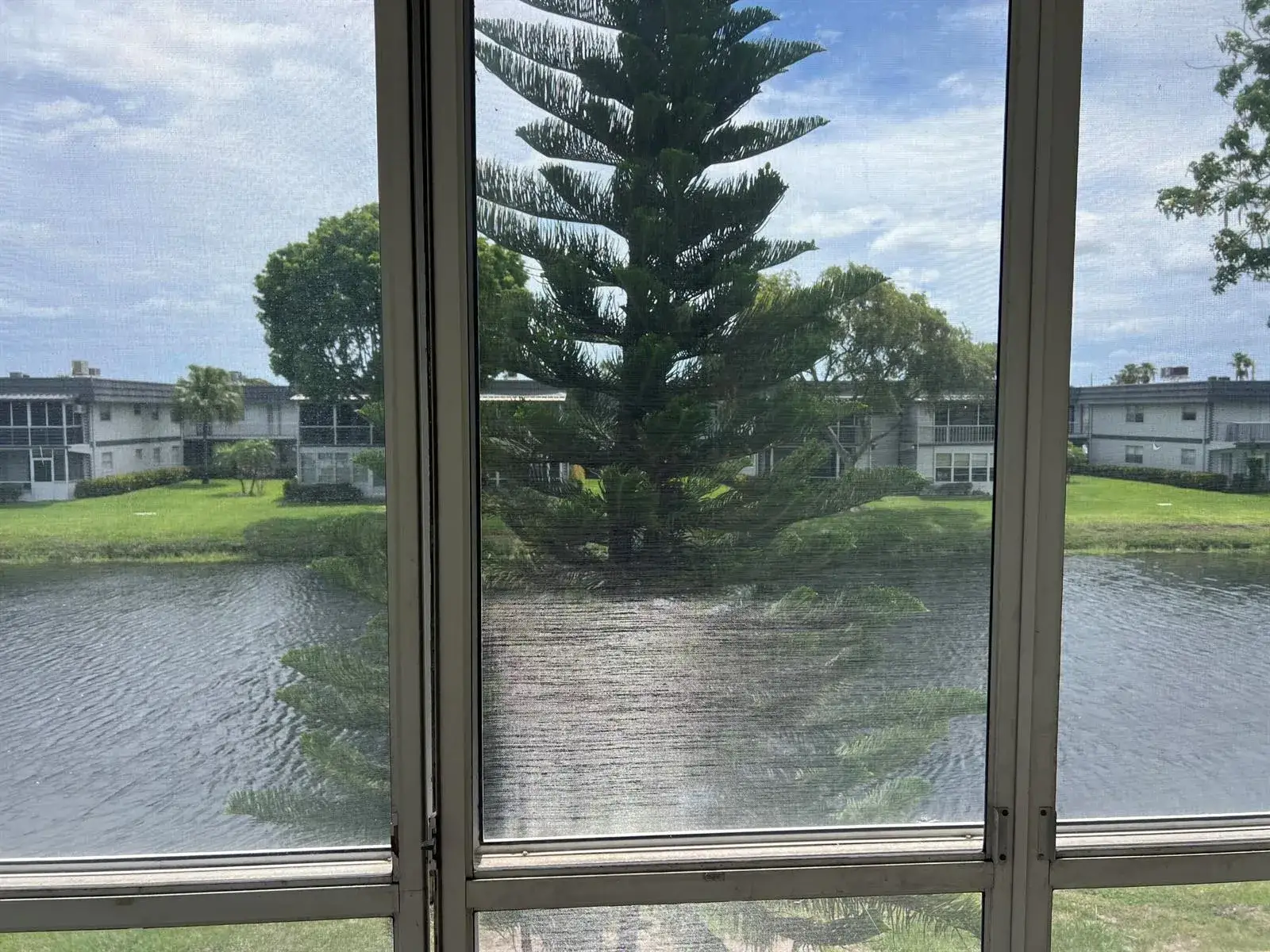 2 bedroom 2 bath Residential for sale at 424 Saxony, Delray Beach FL 33446