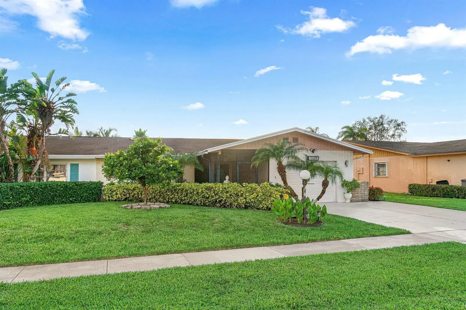 2 bedroom 2 bath Residential Lease for rent at 13297b Vía Vulcanus, Delray Beach FL 33484