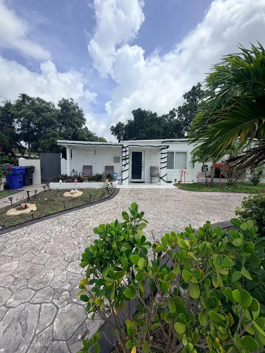 3 bedroom 2 bath Residential for sale at 6645 Sheridan Street, Hollywood FL 33024