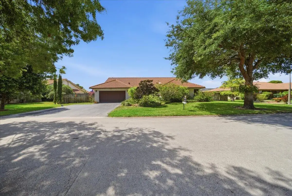 4 bedroom 2 bath Residential for sale at 11299 NW 10th Manor, Coral Springs FL 33071