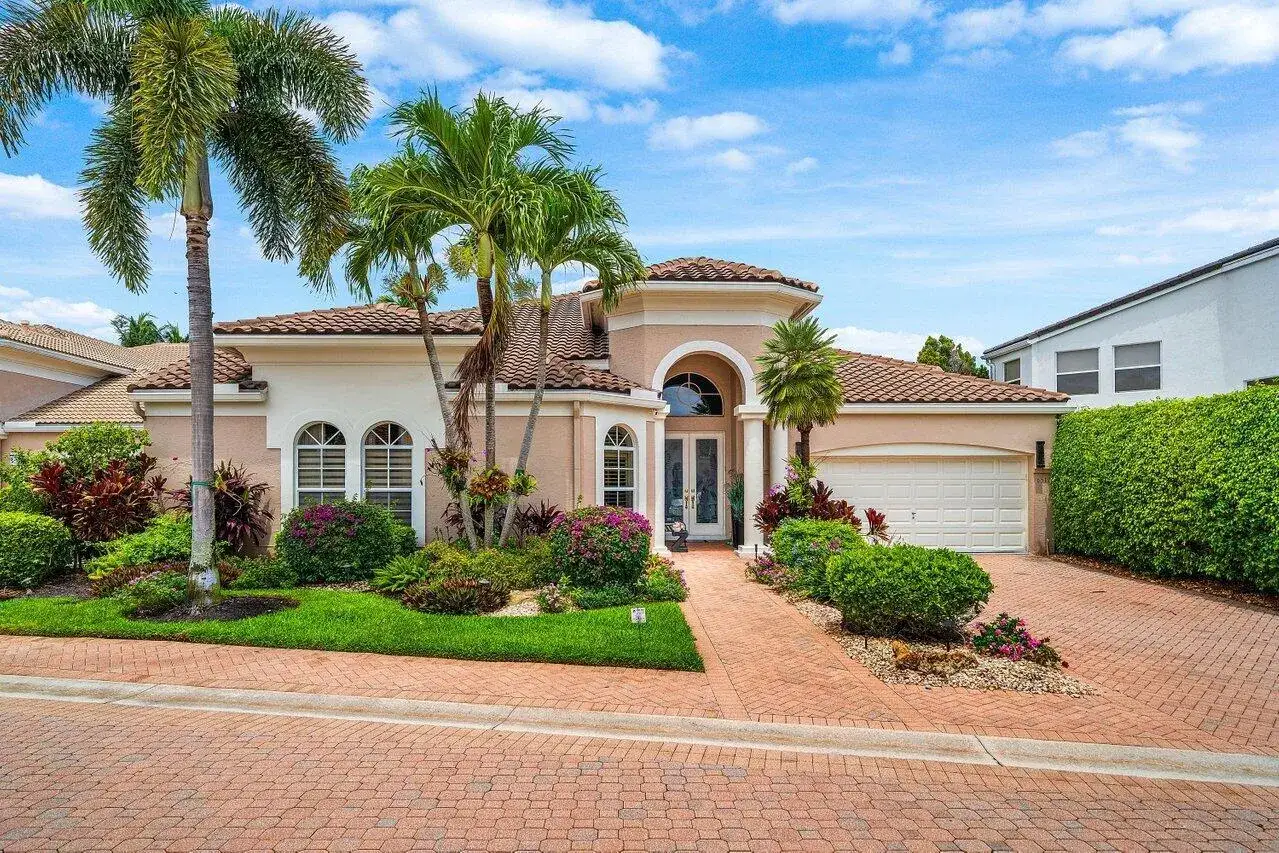 4 bedroom 2 bath Residential for sale at 6517 Somerset Circle, Boca Raton FL 33496