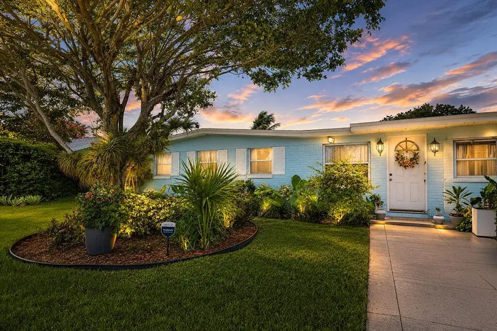 4 bedroom 3 bath Residential for sale at 3740 Dunes Road, FL 33410