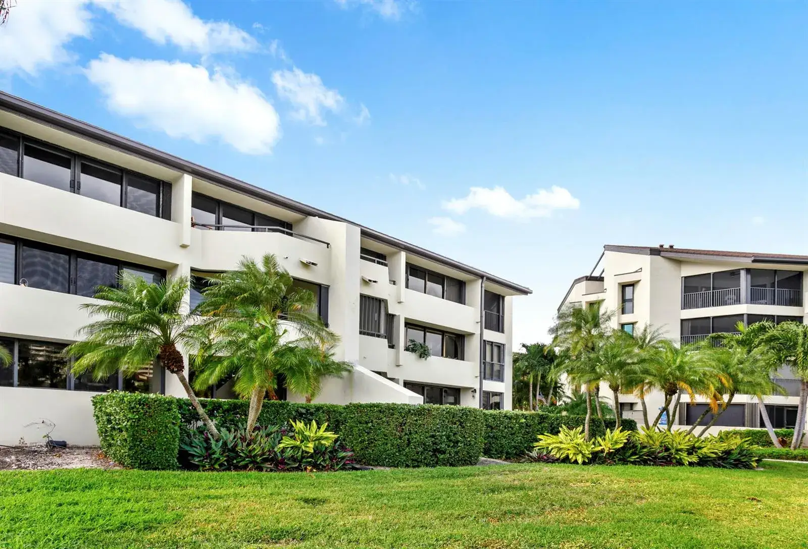 4 bedroom 3 bath Residential Lease for rent at 1100 W Marine Way W, North Palm Beach FL 33408