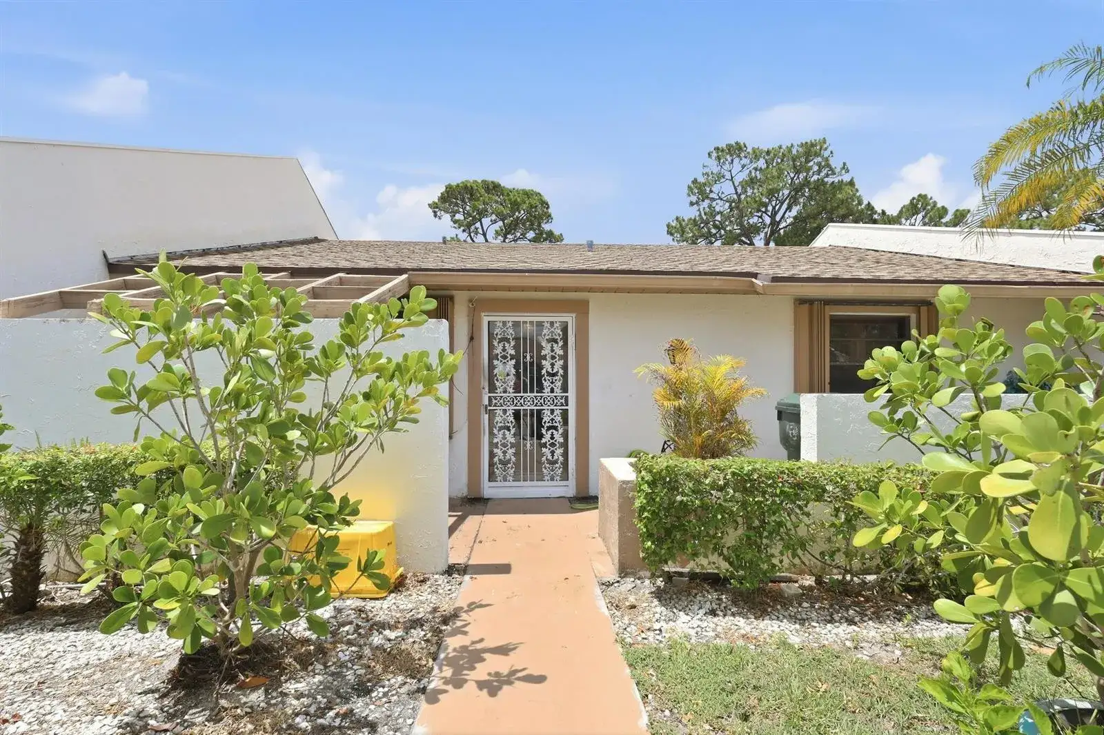 2 bedroom 2 bath Residential for sale at 6126 Fairfield Circle, FL 33463