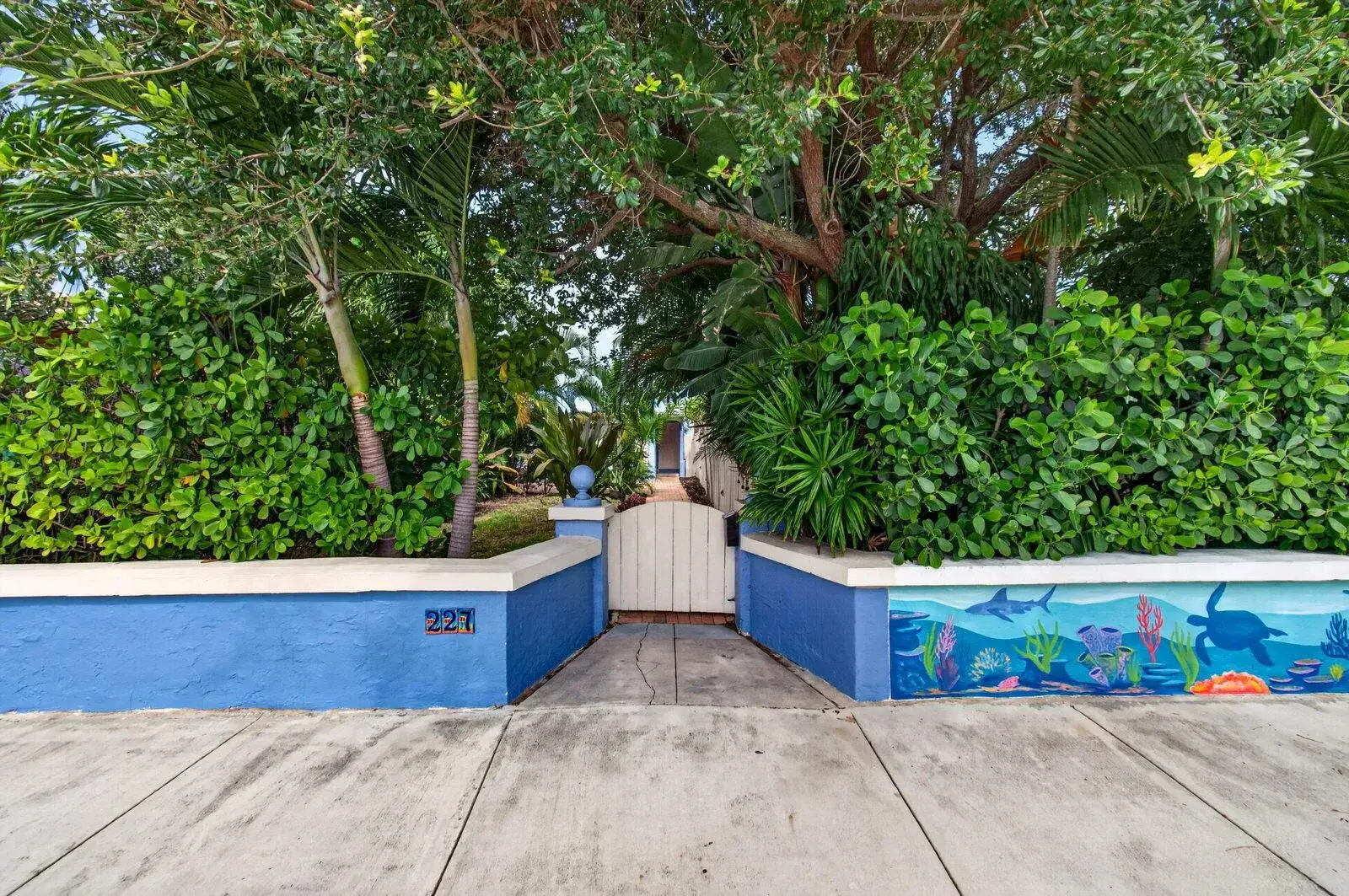 3 bedroom 2 bath Residential for sale at 227 N M Street, FL 33460