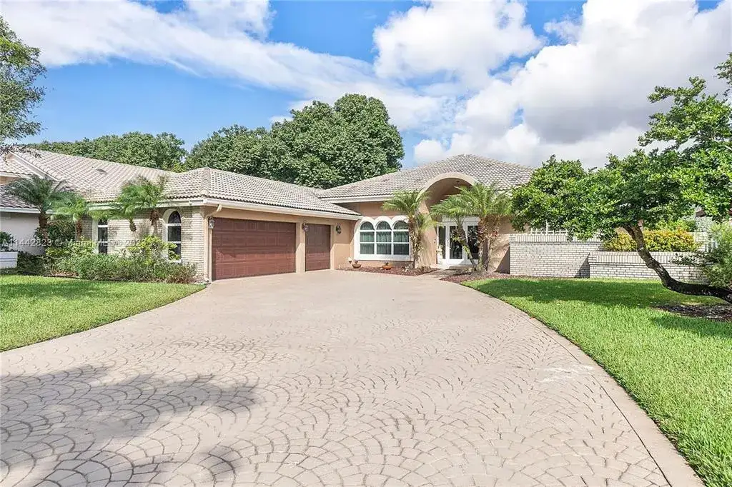 4 bedroom 3 bath Residential for sale at 11999 Classic Drive, Coral Springs FL 33071