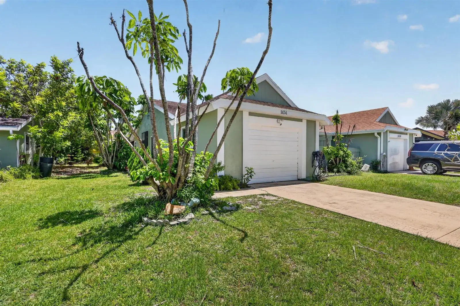 2 bedroom 2 bath Residential for sale at 1434 SE Larkwood Circle, FL 34952