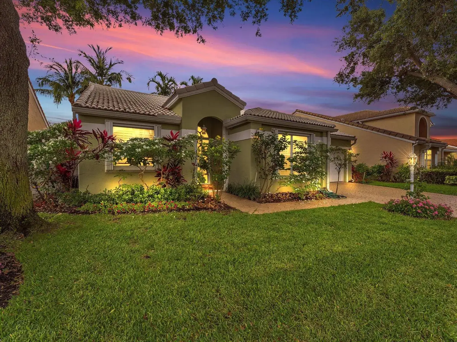 3 bedroom 2 bath Residential for sale at 1097 Roble Way, Palm Beach Gardens FL 33410