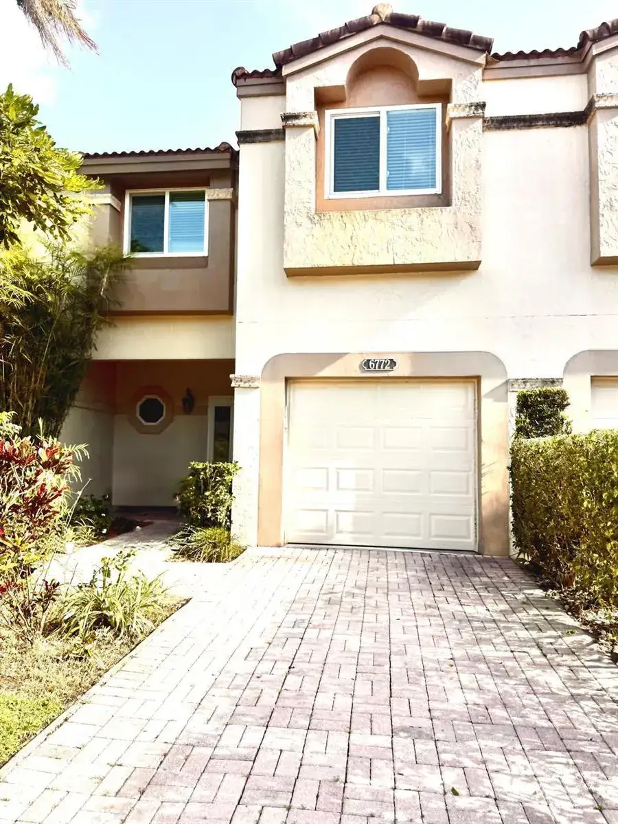 3 bedroom 2 bath Residential for sale at 6772 Via Regina, Boca Raton FL 33433