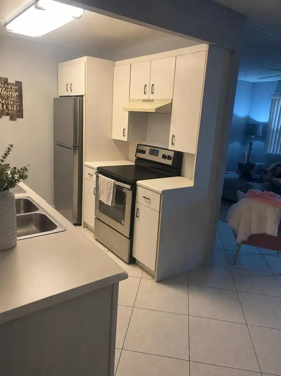 1 bedroom 1 bath Residential for sale at 2013 Lincoln A, Boca Raton FL 33434