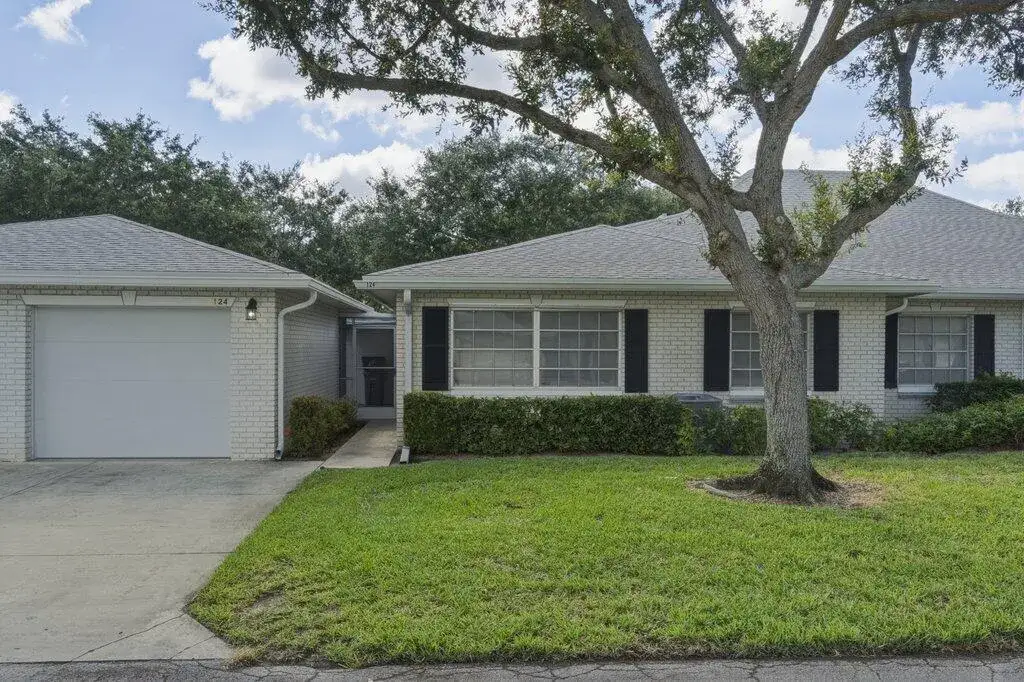 2 bedroom 2 bath Residential for sale at 10098 S 42nd Drive, Boynton Beach FL 33436