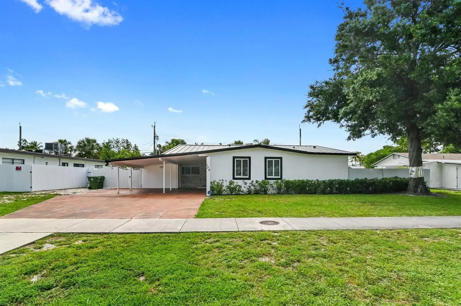 3 bedroom 2 bath Residential for sale at 124 Davis Road, Palm Springs FL 33461