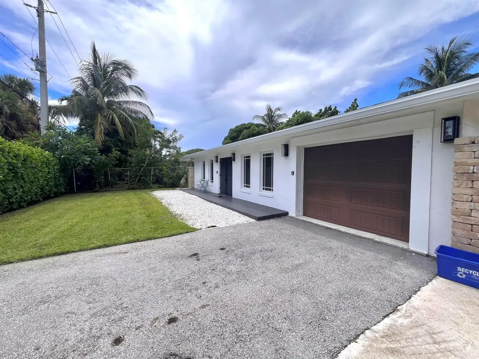 2 bedroom 1 bath Residential for sale at 902 S Swinton Avenue, Delray Beach FL 33444