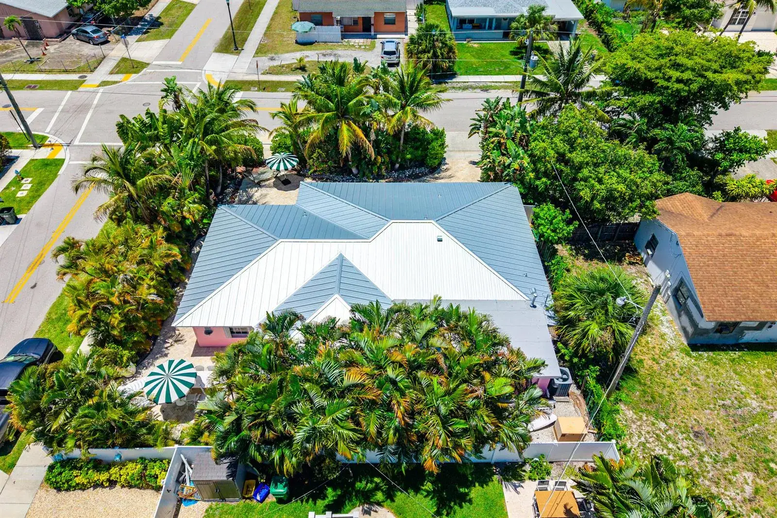 3 bedroom 2 bath Residential for sale at 247 SE 3rd Avenue, Delray Beach FL 33483