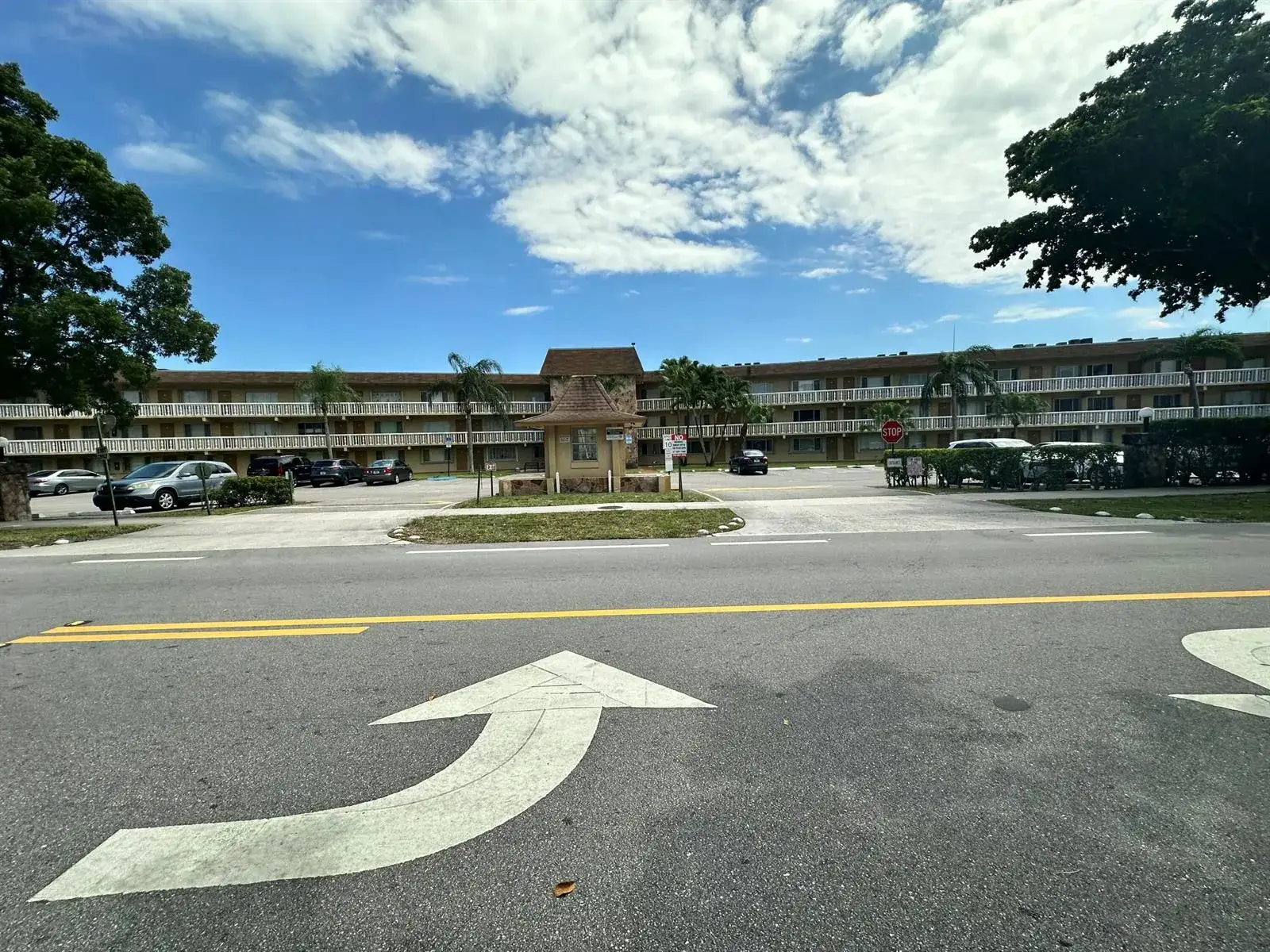 1 bedroom 1 bath Residential Lease for rent at 555 Purdy Lane # 306, Palm Springs FL 33461