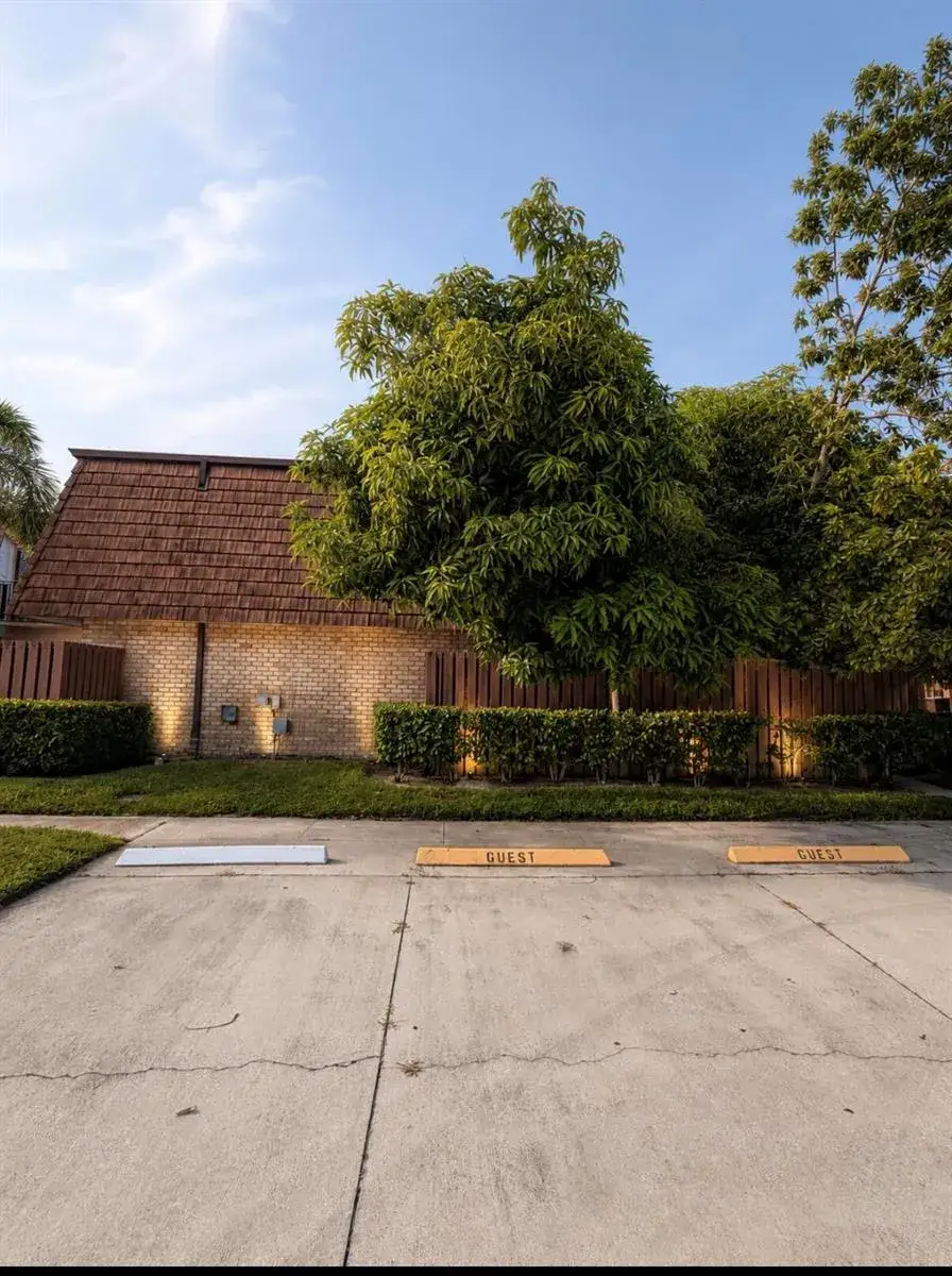 3 bedroom 3 bath Residential Lease for rent at 1421 14th Lane # D, FL 33463