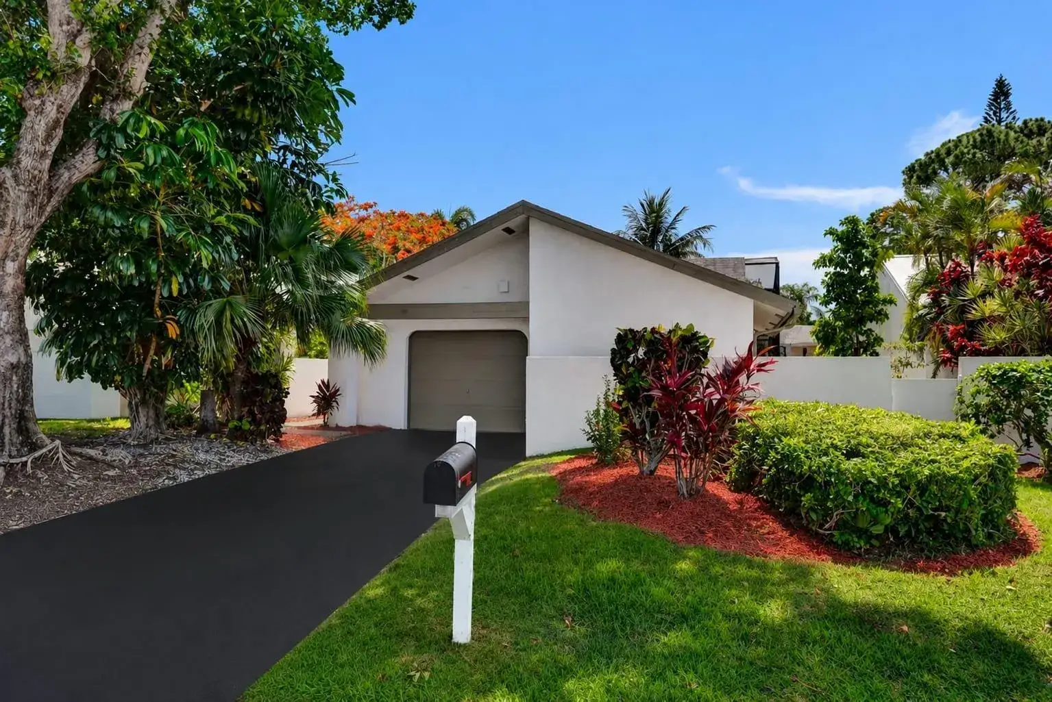 3 bedroom 2 bath Residential for sale at 820 NW 21st Way # 820, Delray Beach FL 33445