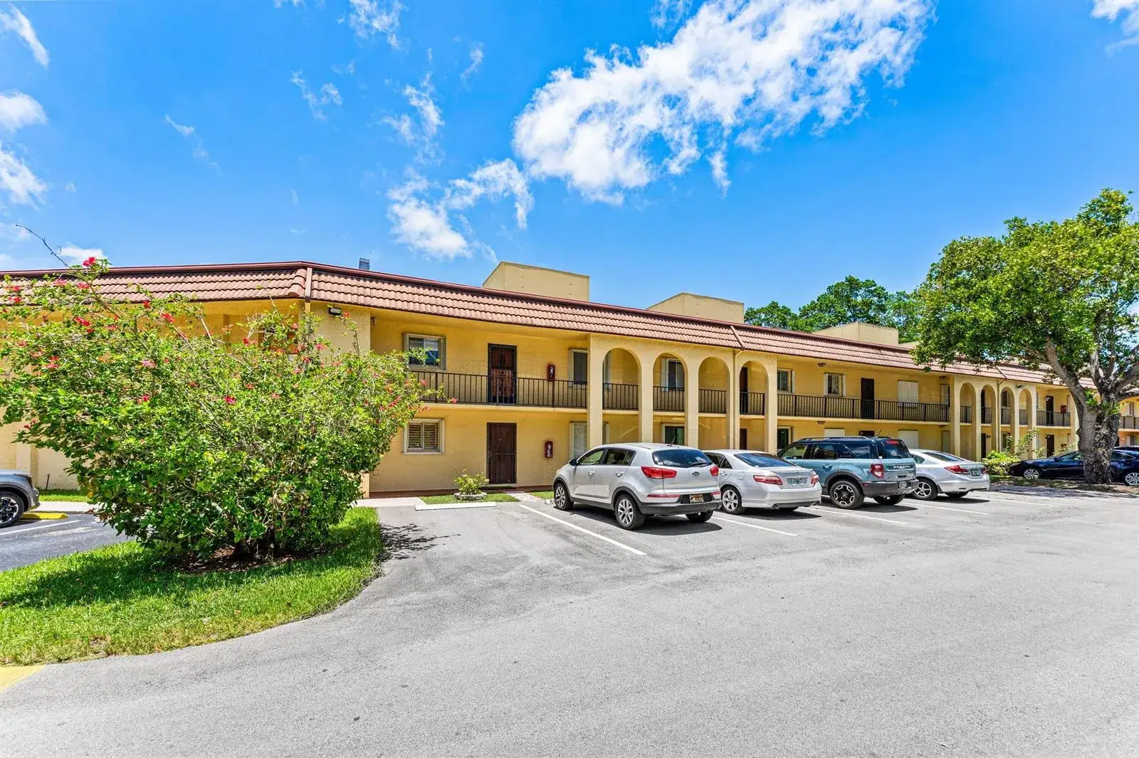 2 bedroom 2 bath Residential Lease for rent at 866 SW 9th Street # 201, Boca Raton FL 33486