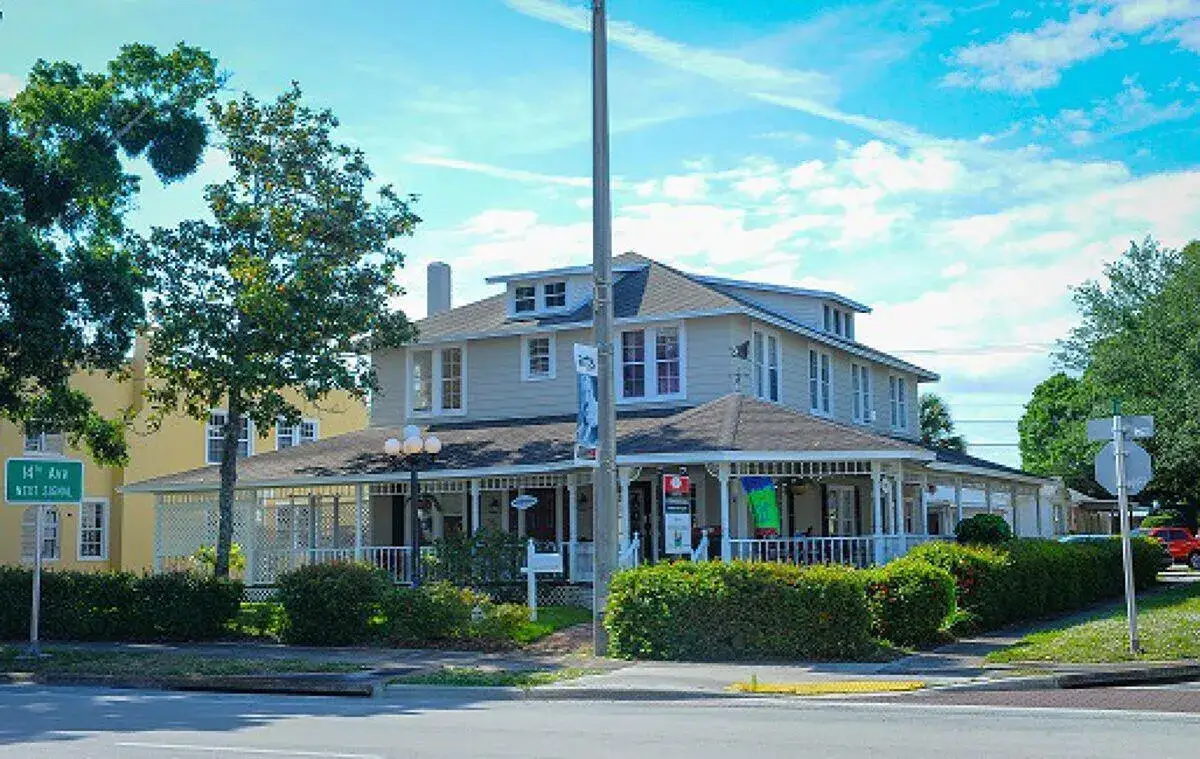 Commercial Sale for sale at 1443 19th Place, Vero Beach FL 32960