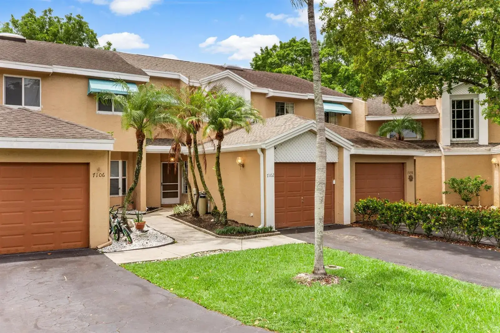 2 bedroom 2 bath Residential for sale at 7102 Woodmont Way, Tamarac FL 33321