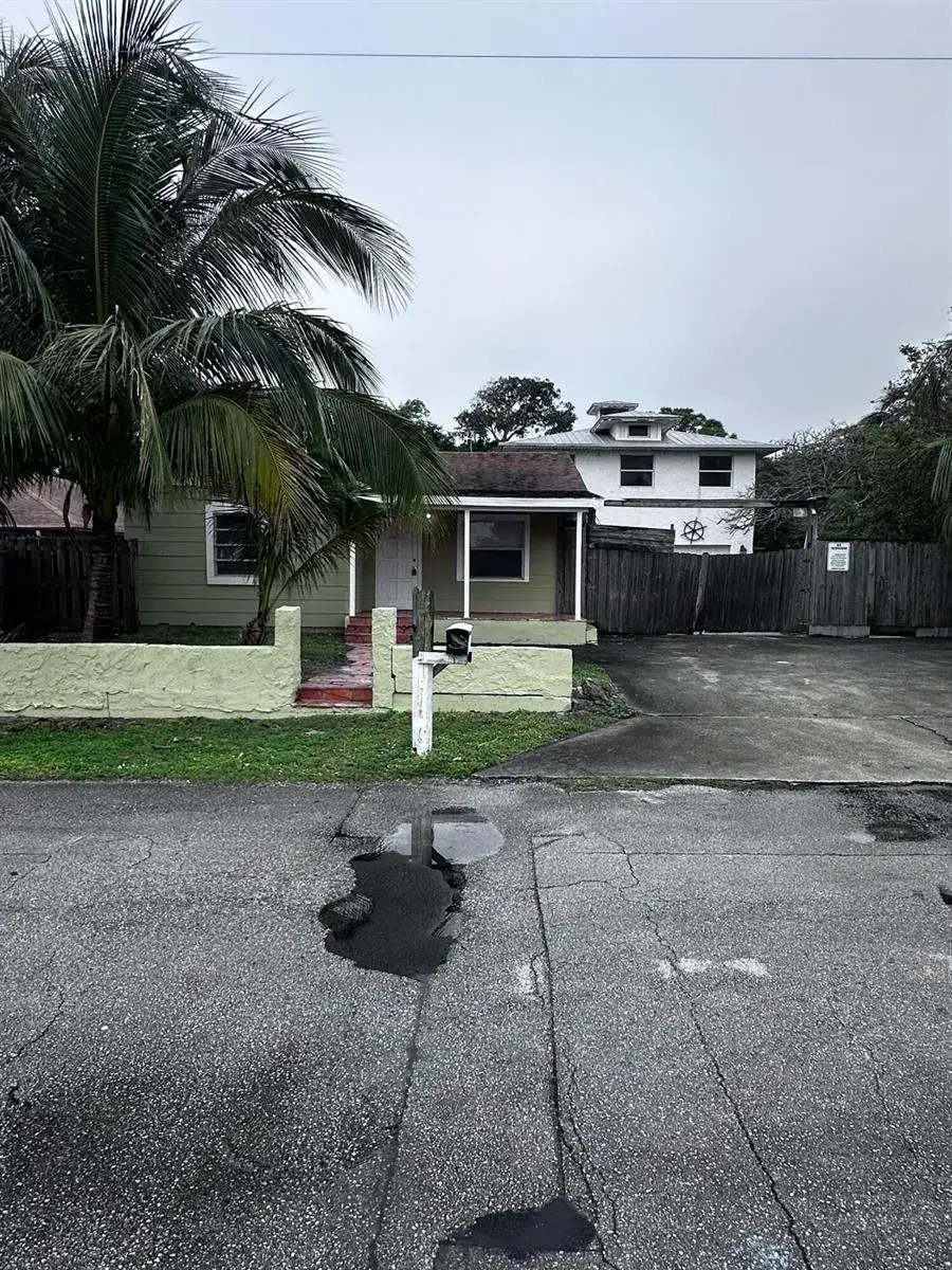 3 bedroom 1 bath Residential for sale at 130 NE 4th Avenue, Boynton Beach FL 33435
