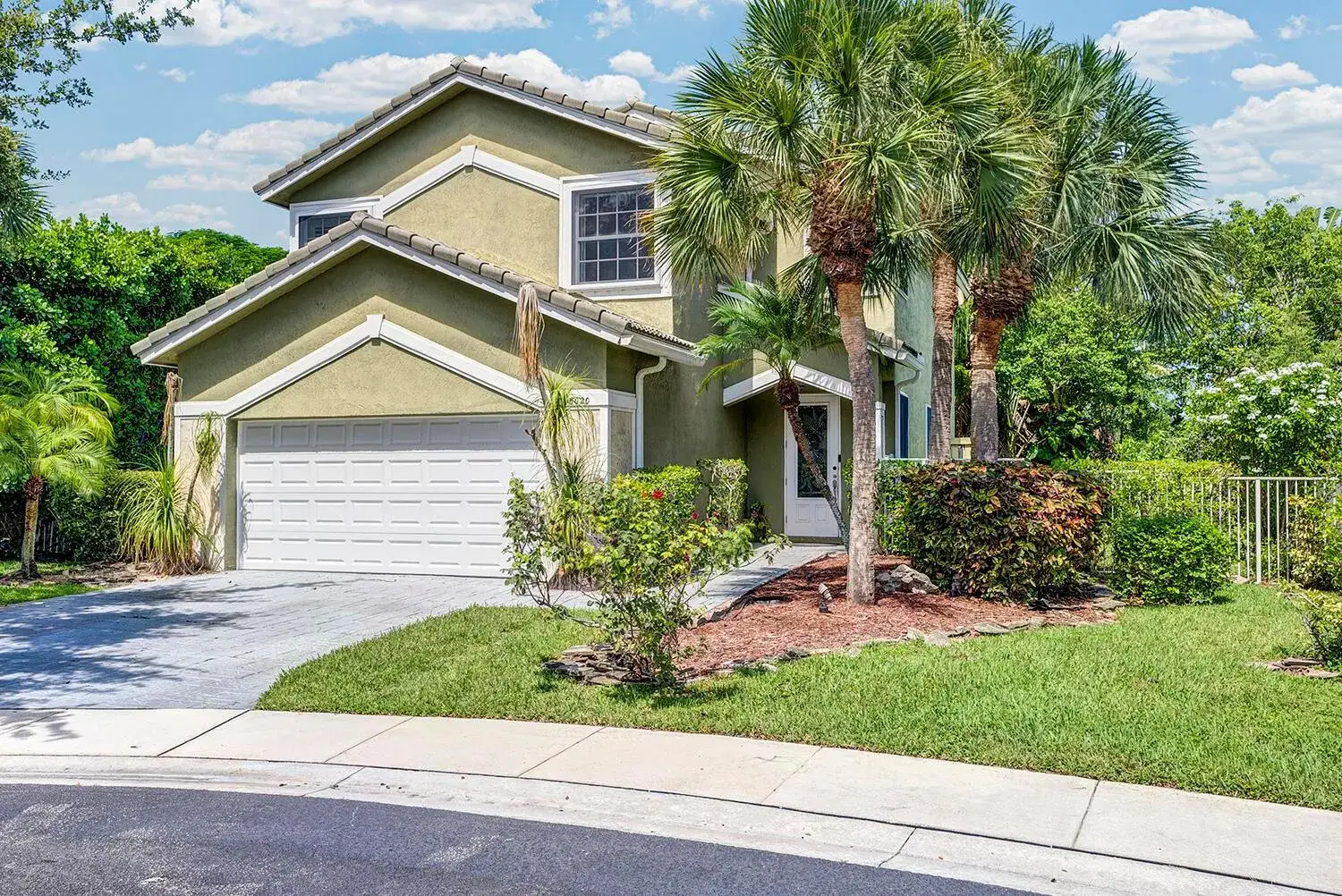 4 bedroom 3 bath Residential for sale at 8020 NW 70th Avenue, Parkland FL 33067