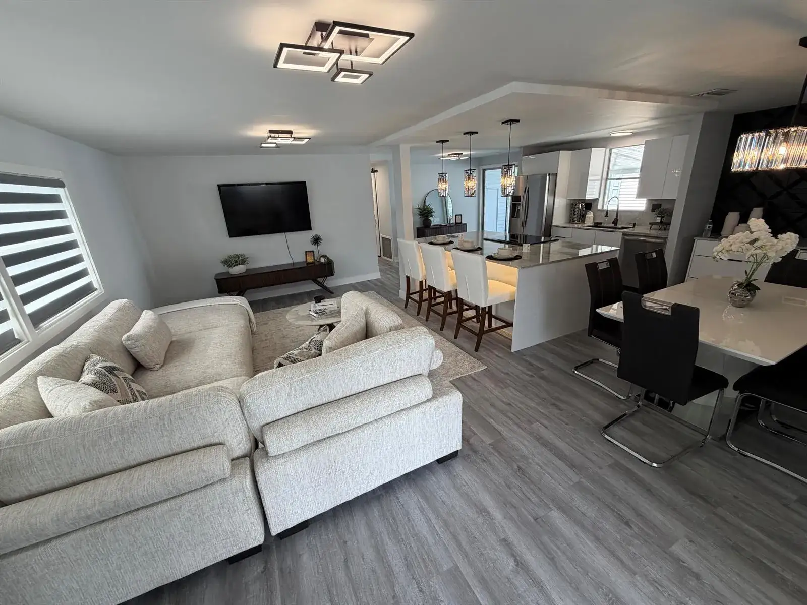 2 bedroom 2 bath Residential for sale at 6600 NW 29th Court, Margate FL 33063