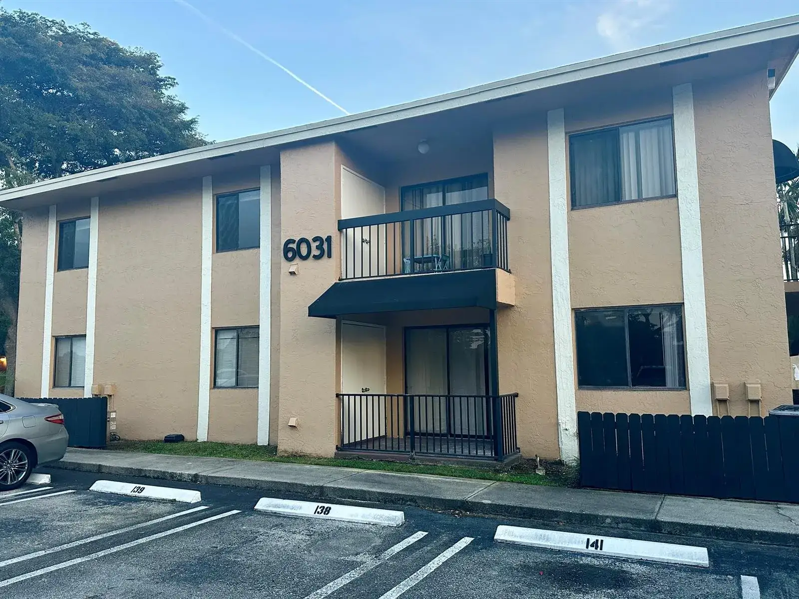 3 bedroom 2 bath Residential Lease for rent at 6031 N 10th Ave Avenue N # 219, FL 33463