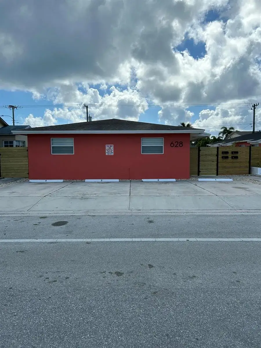 2 bedroom 1 bath Residential Lease for rent at 628 N M Street, FL 33460
