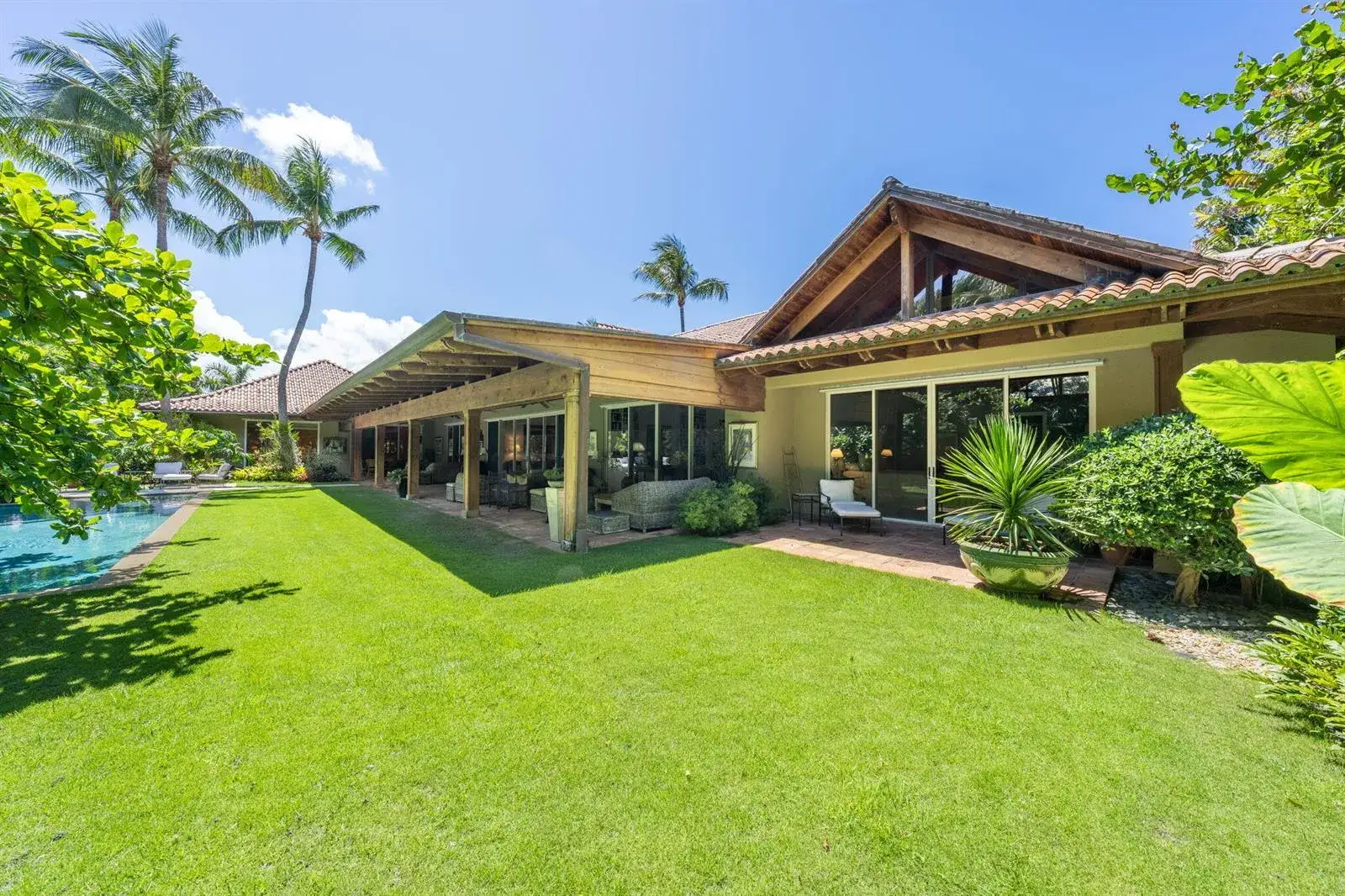 4 bedroom 5 bath Residential for sale at 6 La Costa Way, Palm Beach FL 33480