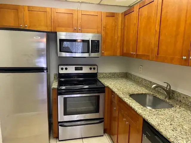 2 bedroom 2 bath Residential Lease for rent at 626 NW 13th Street # 0280, Boca Raton FL 33486